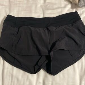 Lululemon 2.5 inch speed up shorts in black!